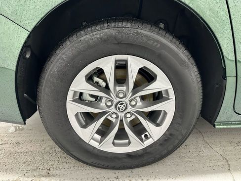 Used 2025 Toyota Sienna XLE image 70