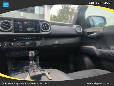 Used 2017 Toyota Tacoma TRD Sport w/ Premium & Technology Package AWD/4WD image 19
