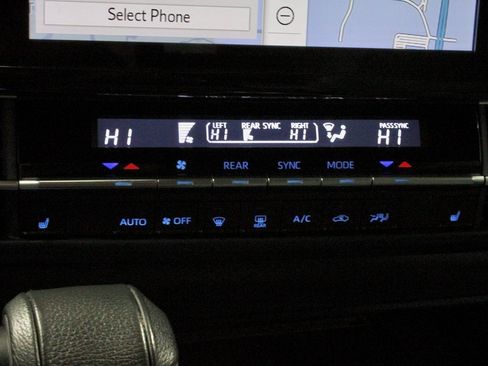 Used 2022 Toyota Sienna XSE image 34