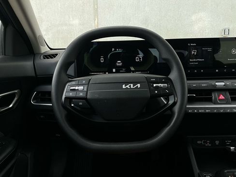 Used 2025 Kia K4 LXS image 33