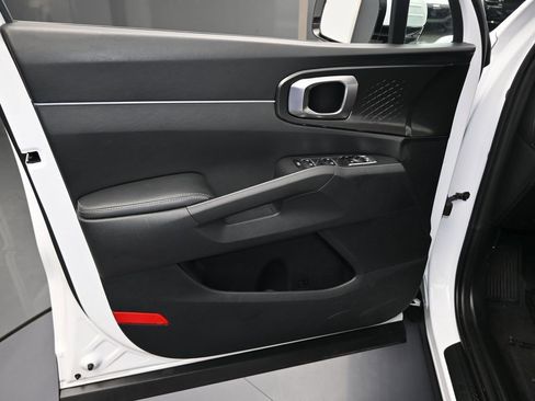 Used 2024 Kia Sorento LX image 11