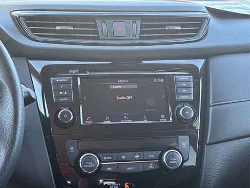 Used 2019 Nissan Rogue SV image 20