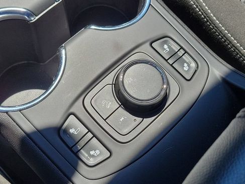 Used 2024 GMC Terrain SLE w/ Driver Convenience Package AWD/4WD image 17