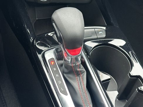 Used 2025 Chevrolet Trax RS w/ Driver Confidence Package image 32