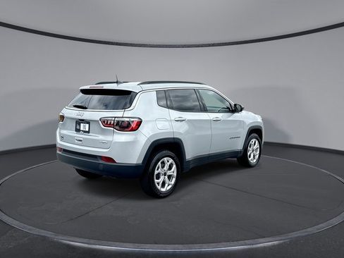 Used 2025 Jeep Compass Latitude image 8