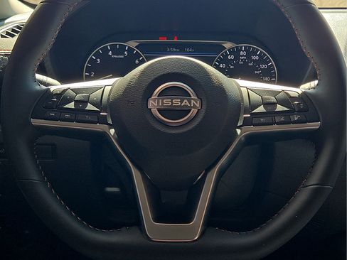 Used 2025 Nissan Sentra SR FWD image 10