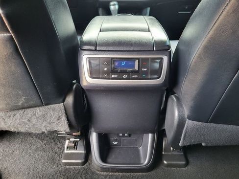 Used 2017 Toyota Highlander Limited w/ Carpet Mat Package AWD/4WD image 23