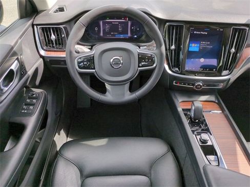 Used 2025 Volvo S60 B5 Plus image 14