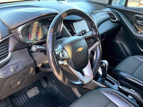 Used 2019 Chevrolet Trax LT w/ LT Convenience Package image 11