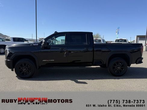 Used 2024 GMC Sierra 2500 AT4 w/ AT4 Premium Plus Package image 4