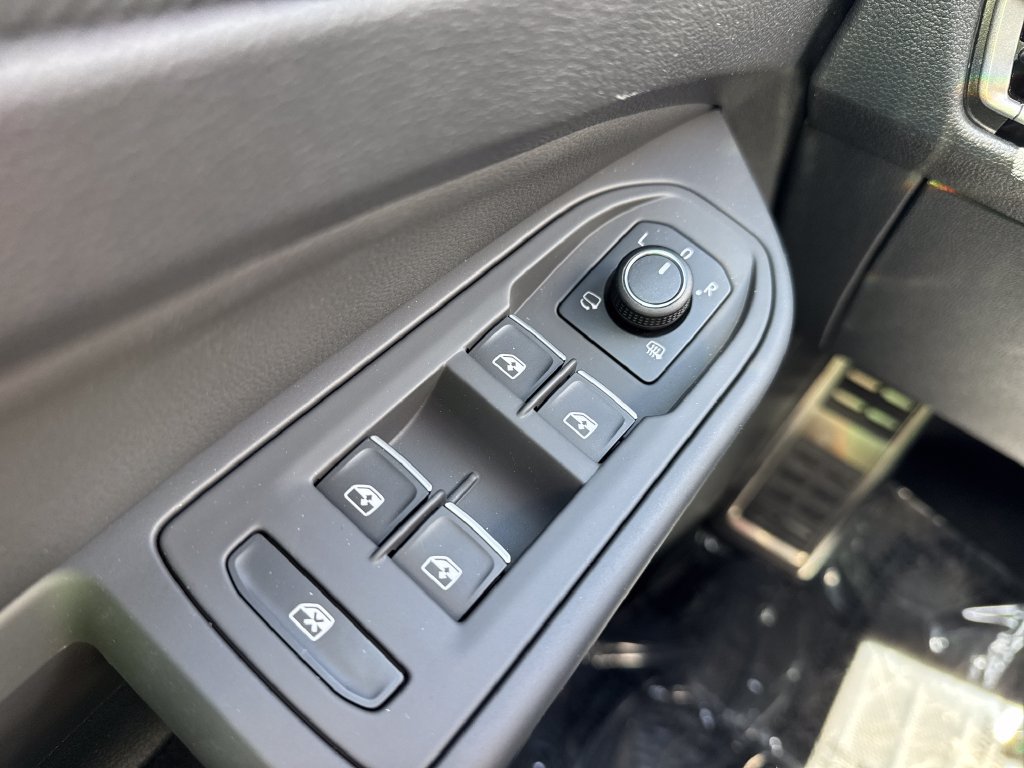 New 2026 Volkswagen GTI SE FWD image 19
