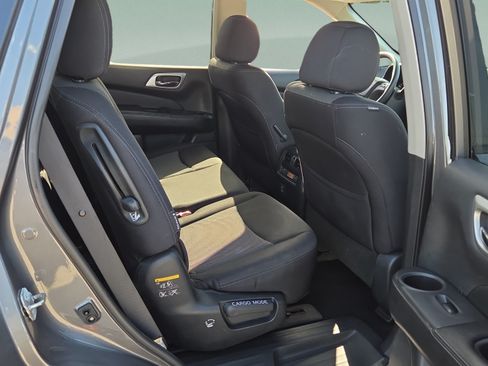 Used 2018 Nissan Pathfinder S FWD image 17