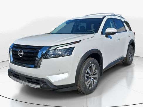 New 2025 Nissan Pathfinder SL image 5