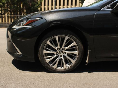 Used 2019 Lexus ES 300h w/ Premium Package FWD image 11