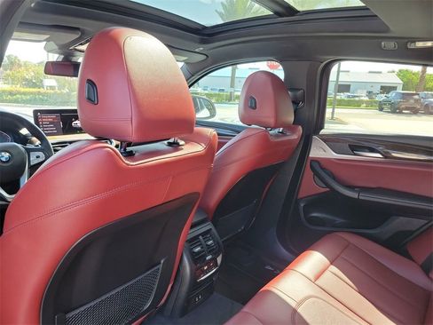 Used 2024 BMW X4 xDrive30i w/ Parking Assistance Package image 17