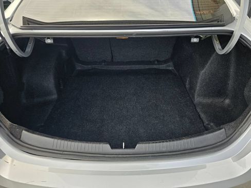 Used 2018 Chevrolet Malibu LT FWD image 15