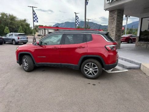 Used 2018 Jeep Compass Latitude w/ Popular Equipment Group AWD/4WD image 4