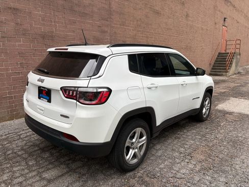 Used 2024 Jeep Compass Latitude AWD/4WD image 5