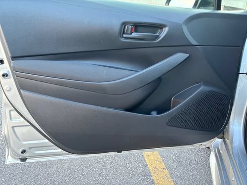 Used 2025 Toyota Corolla LE FWD image 11
