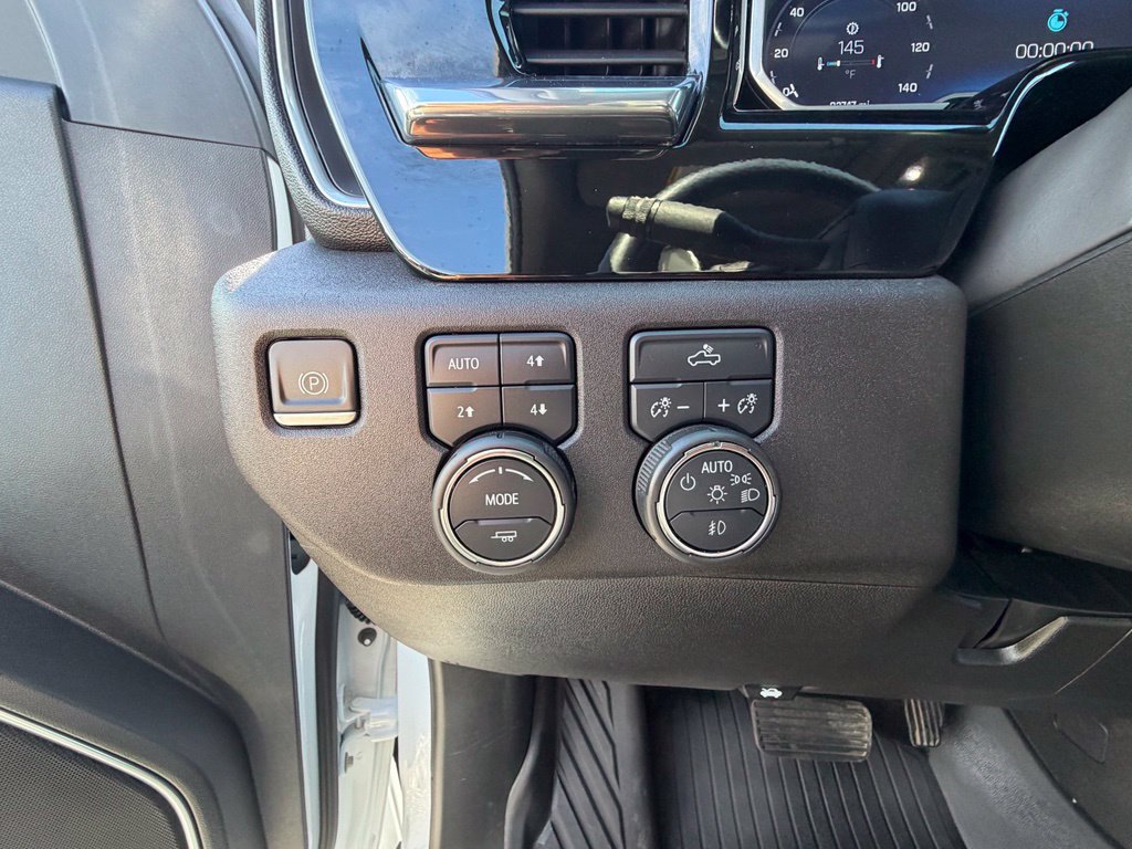 Used 2023 Chevrolet Silverado 1500 RST AWD/4WD image 3
