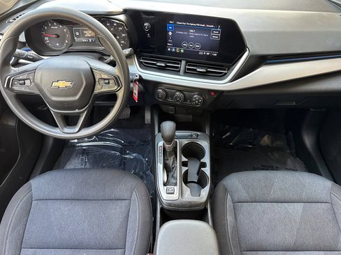 Used 2024 Chevrolet Trax LS w/ LS Convenience Package FWD image 16