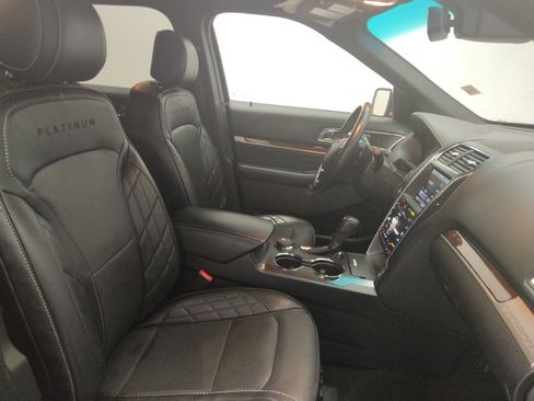 Used 2016 Ford Explorer Platinum image 21