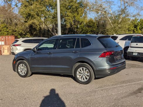 Certified 2022 Volkswagen Tiguan SE image 4