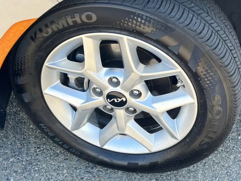 Used 2023 Kia Soul LX w/ LX Technology Package image 10