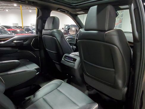 Used 2023 Cadillac Escalade Premium Luxury AWD/4WD image 21