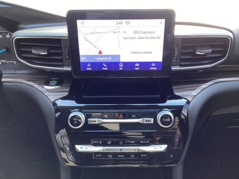 Used 2021 Ford Explorer Limited w/ Equipment Group 301A image 21