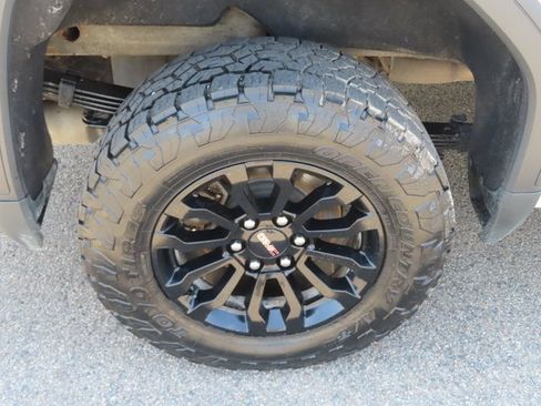 Used 2022 GMC Sierra 1500 AT4X image 16