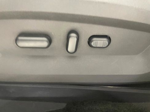 Used 2011 Lincoln MKX AWD w/ 102A Rapid Spec Order Code image 11