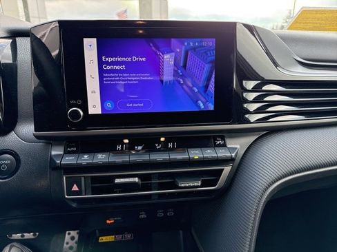 Used 2025 Toyota Camry SE image 15