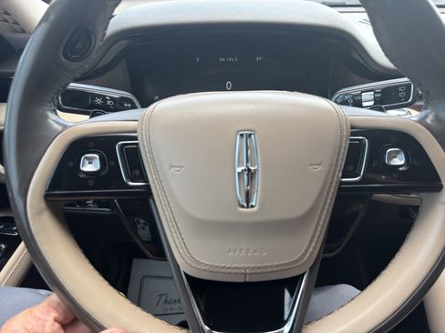Used 2022 Lincoln Aviator Reserve AWD/4WD image 25