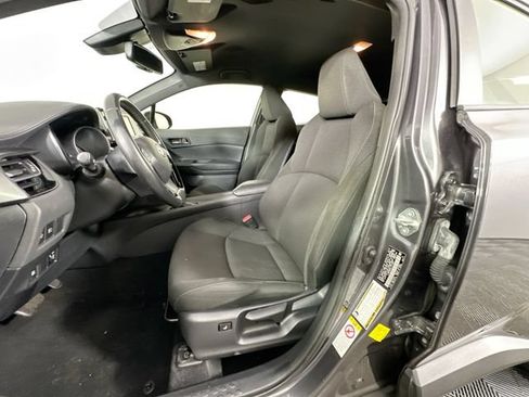 Used 2018 Toyota C-HR XLE FWD image 9