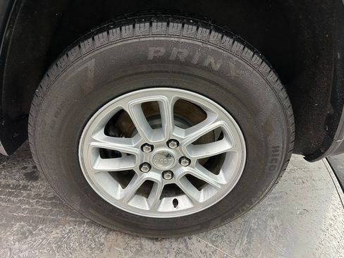 Used 2018 Jeep Grand Cherokee Laredo image 30