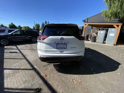 Used 2024 Nissan Rogue SV AWD/4WD image 5