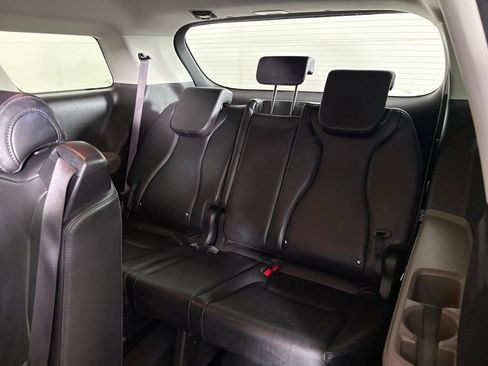 Used 2025 Kia Carnival FWD image 39
