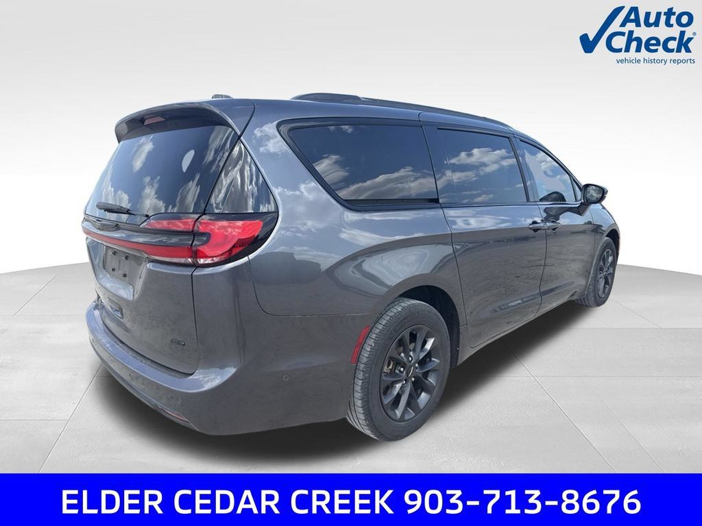 Used 2021 Chrysler Pacifica Touring-L w/ Uconnect Theater Family Group AWD/4WD image 8