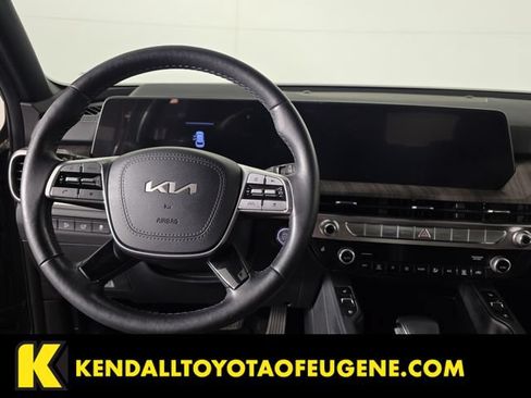 Used 2024 Kia Telluride EX w/ EX Captain's Chair Package AWD/4WD image 9