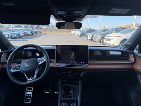 Used 2026 Volkswagen Tiguan SEL R-Line image 17