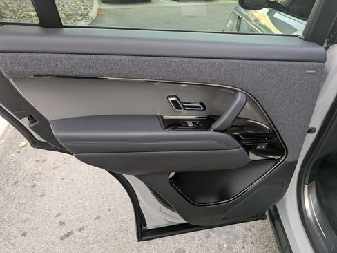 Used 2025 Land Rover Range Rover Sport SE image 31