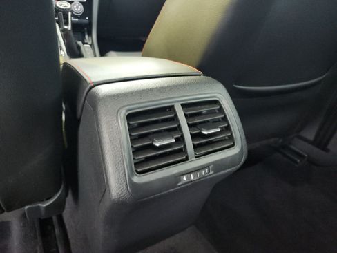 Used 2019 Volkswagen Golf 4-Door FWD image 18