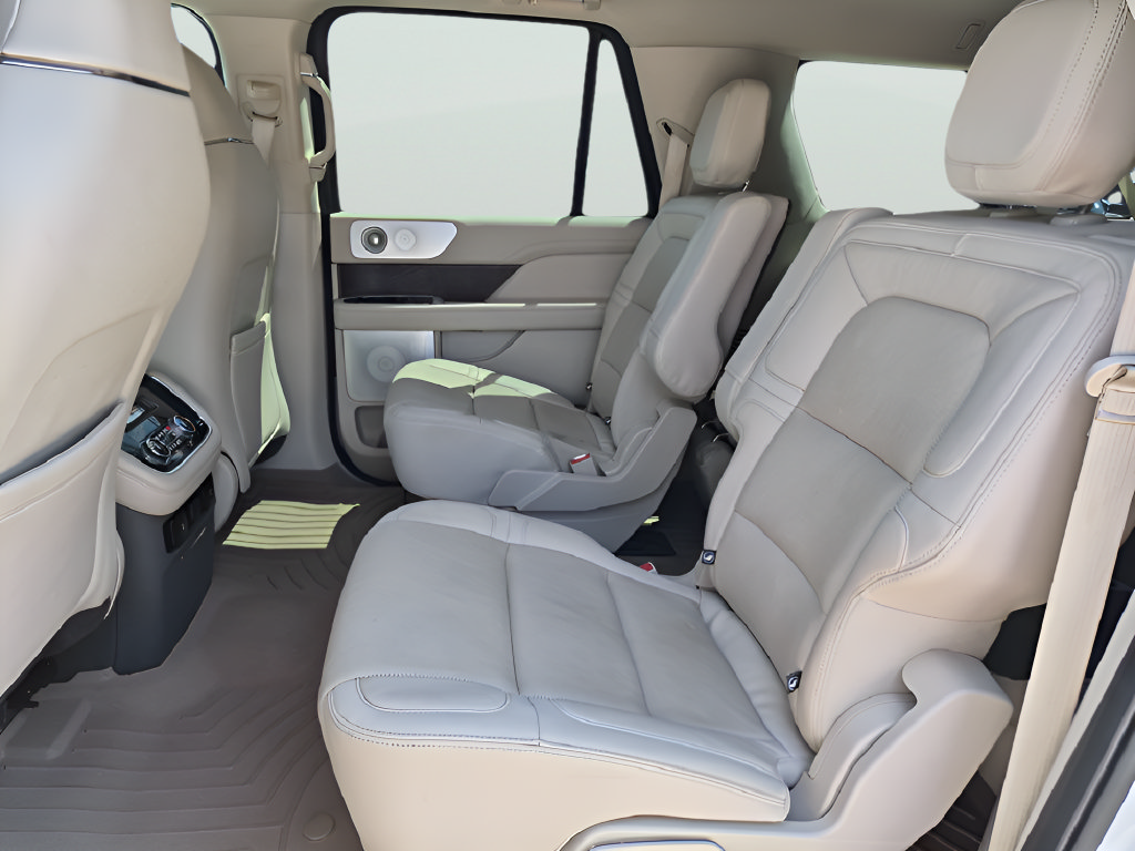 Used 2021 Lincoln Navigator L Reserve w/ Luxury Package AWD/4WD image 37