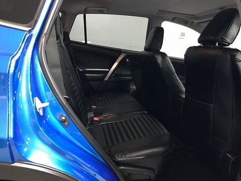Used 2018 Toyota RAV4 XLE FWD image 19