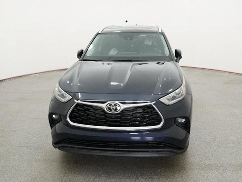 New 2026 Toyota Highlander Limited image 2