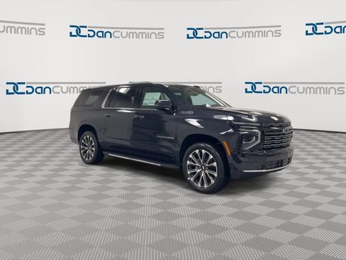 Used 2025 Chevrolet Suburban High Country AWD/4WD image 2