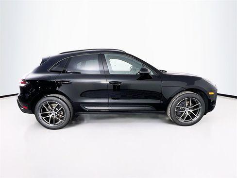 New 2026 Porsche Macan image 8