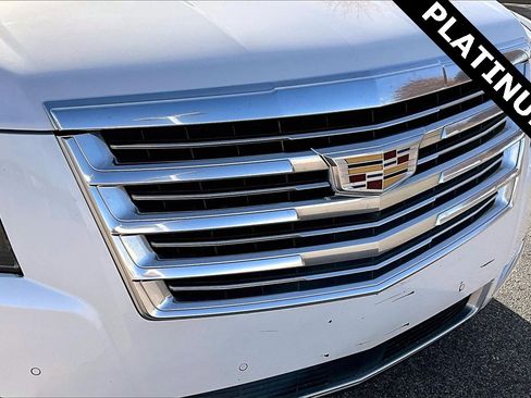 Used 2019 Cadillac Escalade ESV Platinum image 31