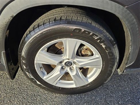 Used 2023 Toyota Highlander LE image 14